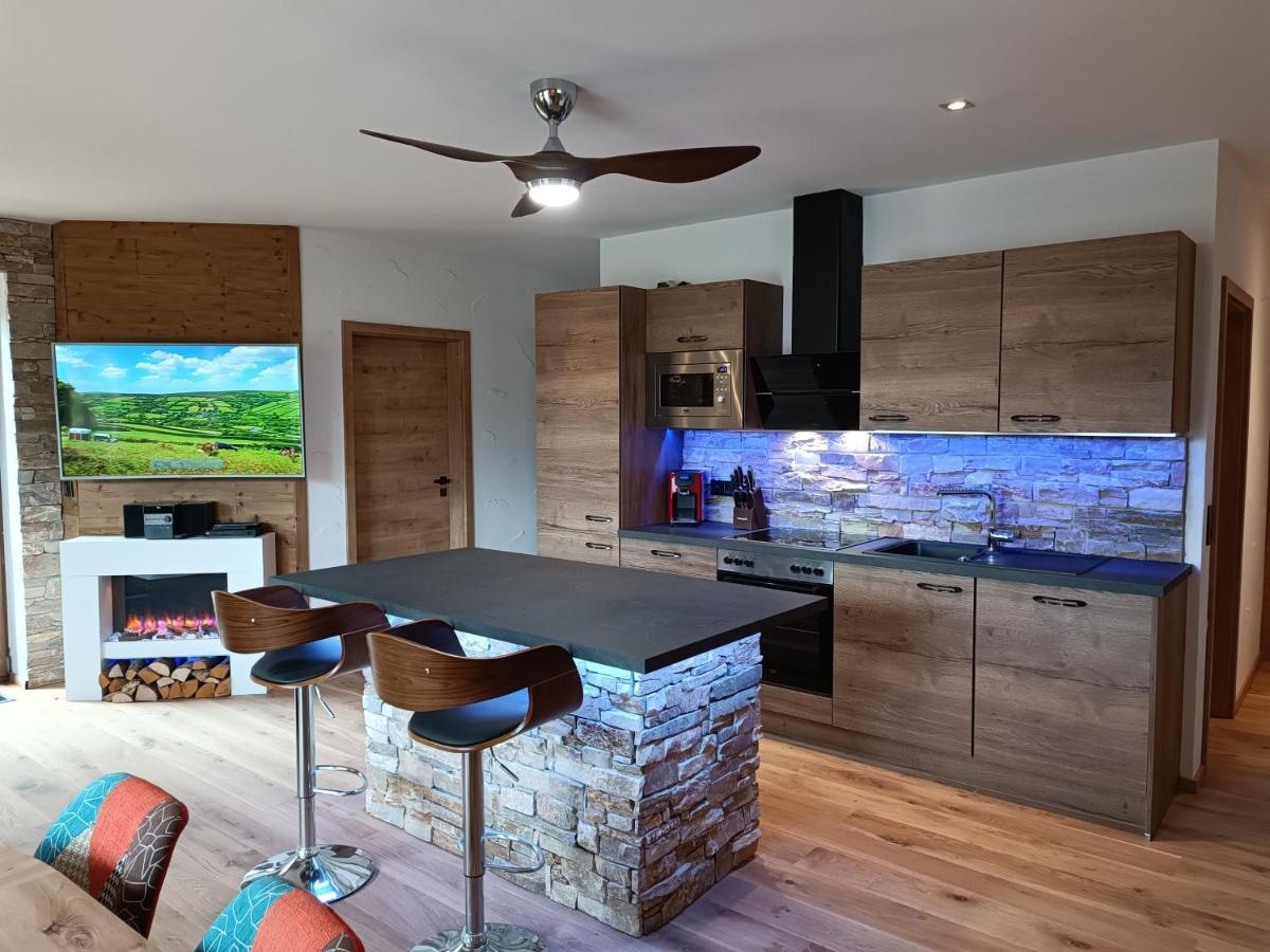 Luxus Ferienwohnung Chalet Seenaehe Schalkenmehren Bagian luar foto