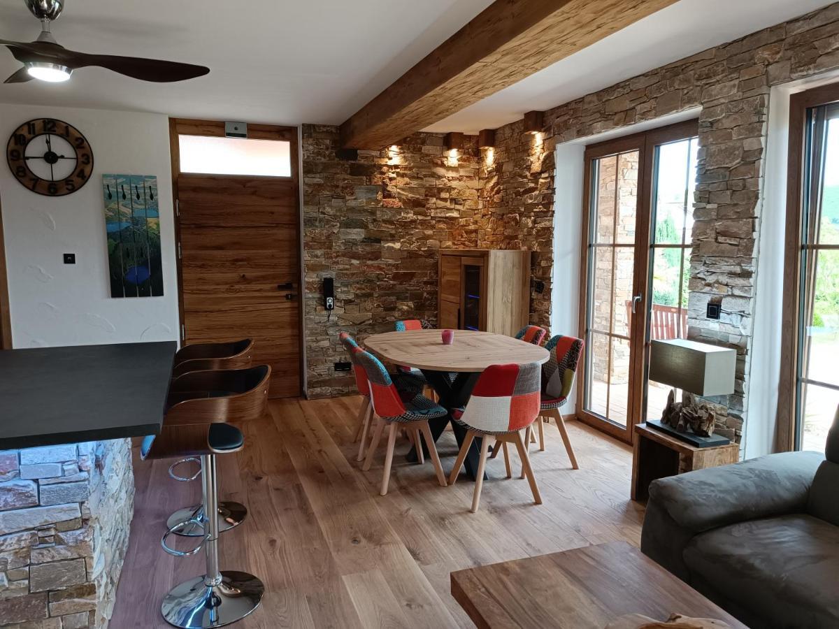 Luxus Ferienwohnung Chalet Seenaehe Schalkenmehren Bagian luar foto