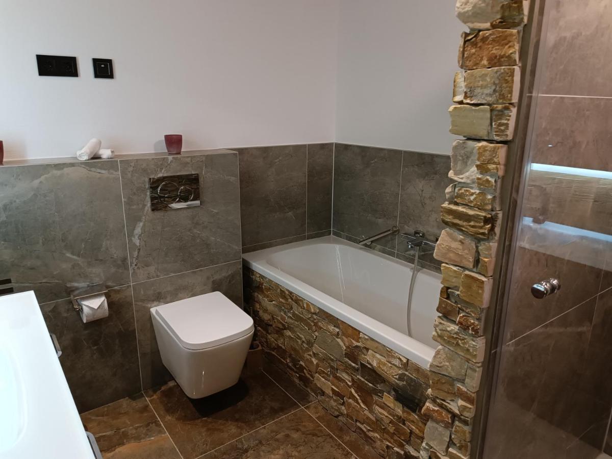 Luxus Ferienwohnung Chalet Seenaehe Schalkenmehren Bagian luar foto