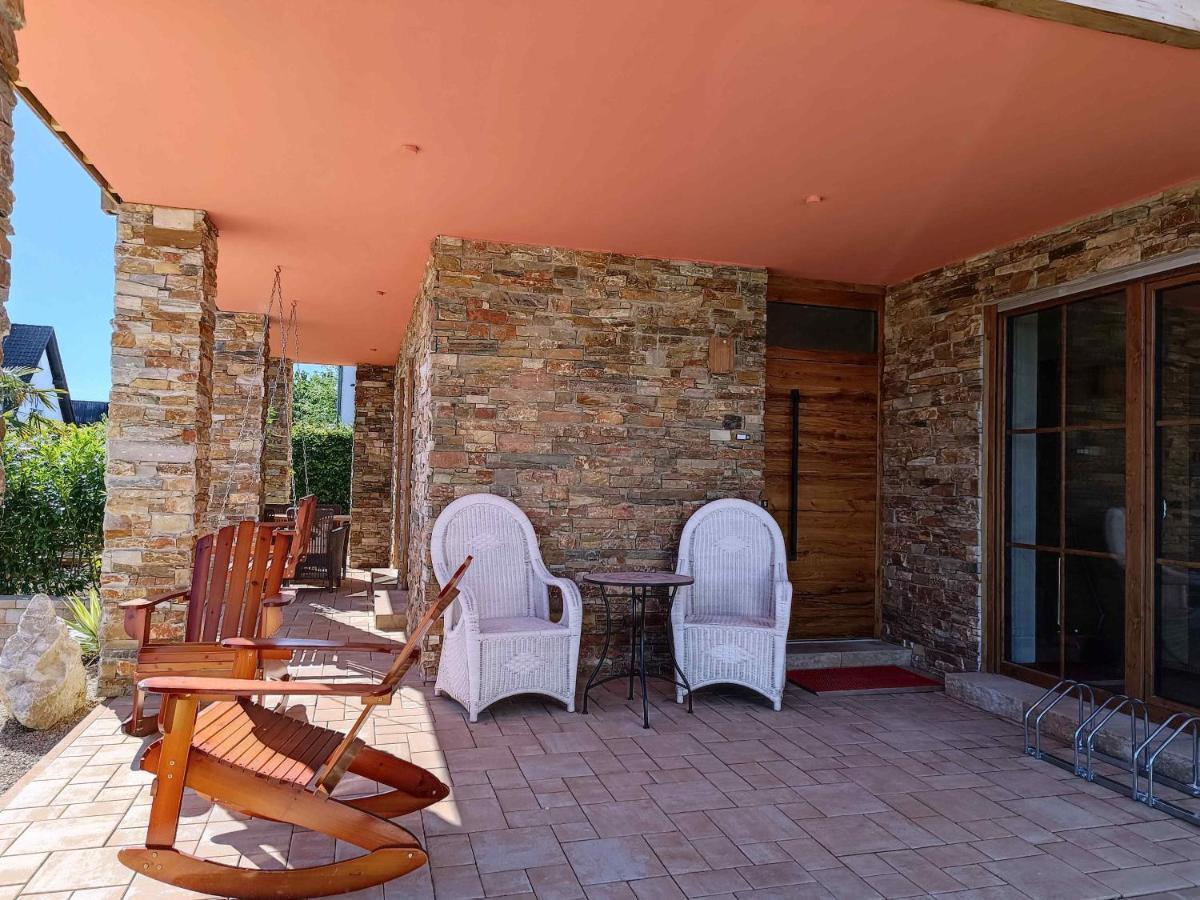 Luxus Ferienwohnung Chalet Seenaehe Schalkenmehren Bagian luar foto