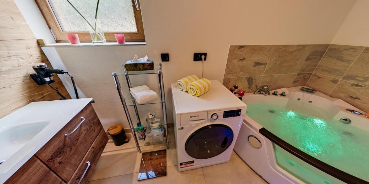 Luxus Ferienwohnung Chalet Seenaehe Schalkenmehren Bagian luar foto